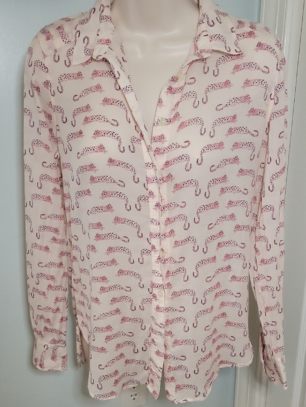 LOFT Pale Pink Leopard Print Button-Down Shirt Size XSmall